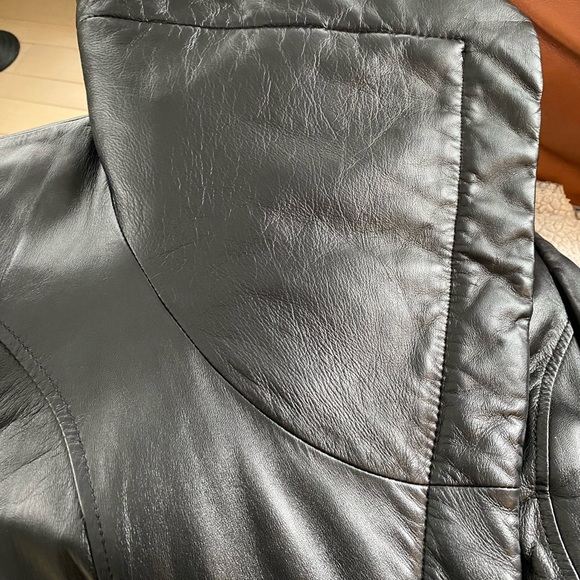 Beautiful Genuine Danier Leather/fur Winter Cost - Picture 11 of 12